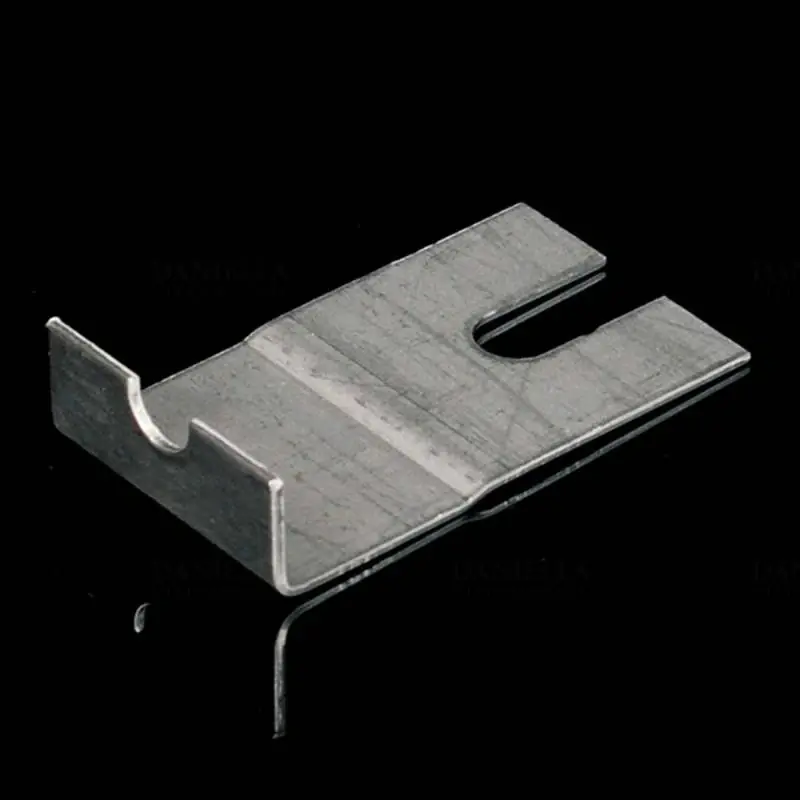 Eredeti Kábeltálca fedél rögzítő kapocs 50x28mm tűzálló rozsdamentes acél, NIXUV IX Kopos